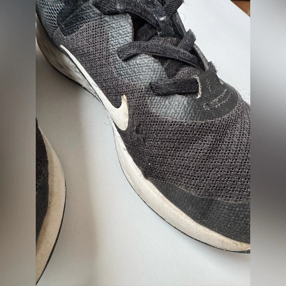 Nike Kids Black & White Sneakers - Picture 13 of 13